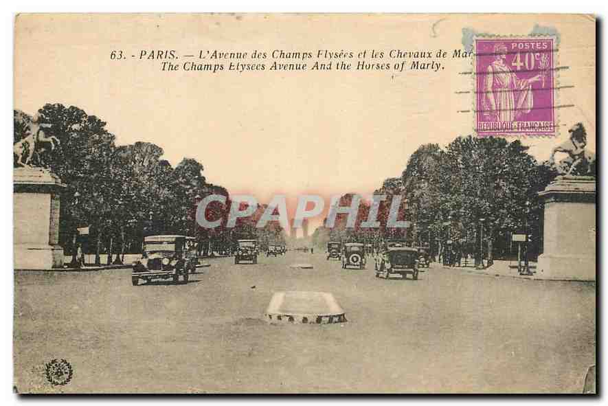 CPA Paris L'Avenue des Champs Elysees et les Chavaux de Marly 