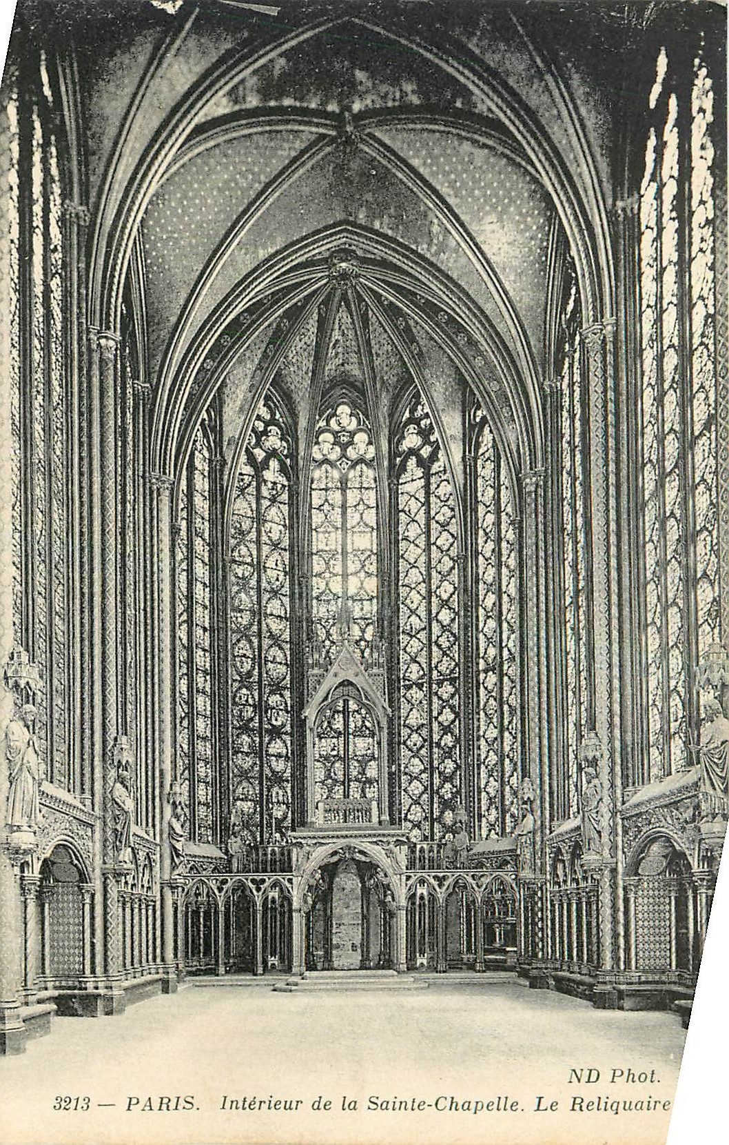 CPA Paris Interieur de la Sainte Chapelle Le Reliquaire 