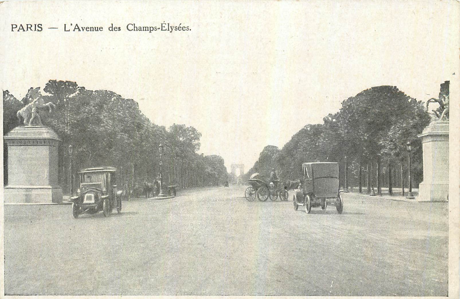 CPA Paris L'Avenue des Champs Elysees 
