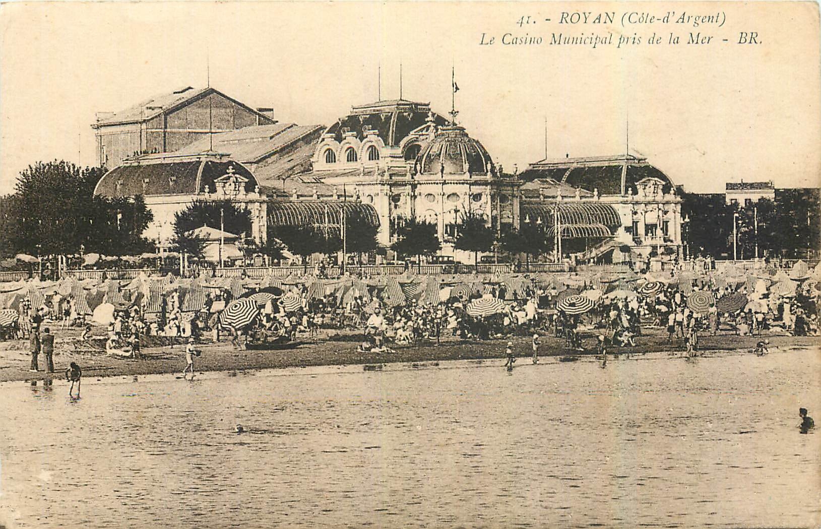 CPA Royan Cote d'Argent Le casino Municipal pris de la Mer 