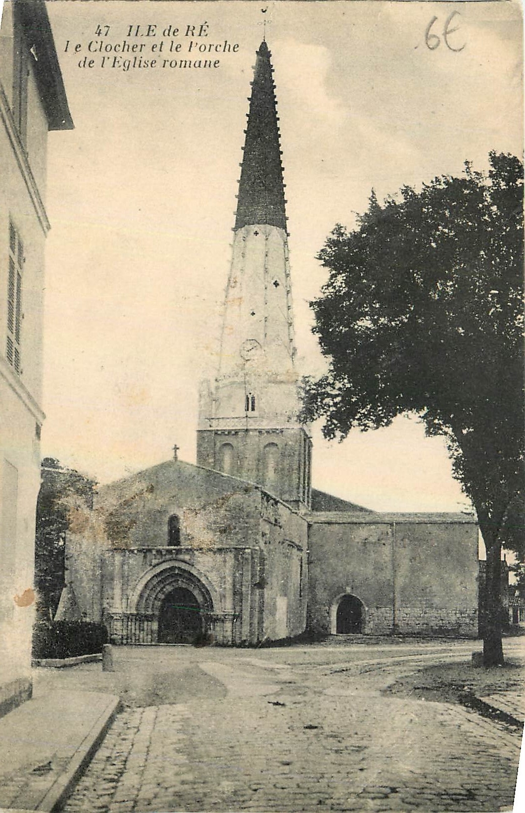 CPA Ile de Re Le Clocher et le Porche de l'Eglise romane 