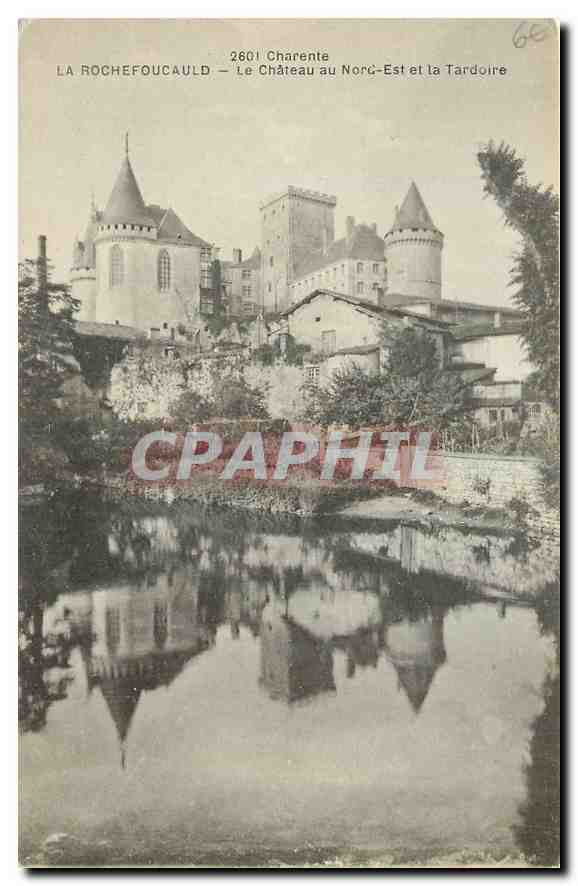 CPA Charente la Rochefoucauld Le Chateau au Nord Est et la Tardoire 