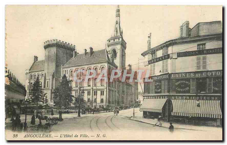 CPA Angouleme L'Hotel de Ville A la tricoteuse