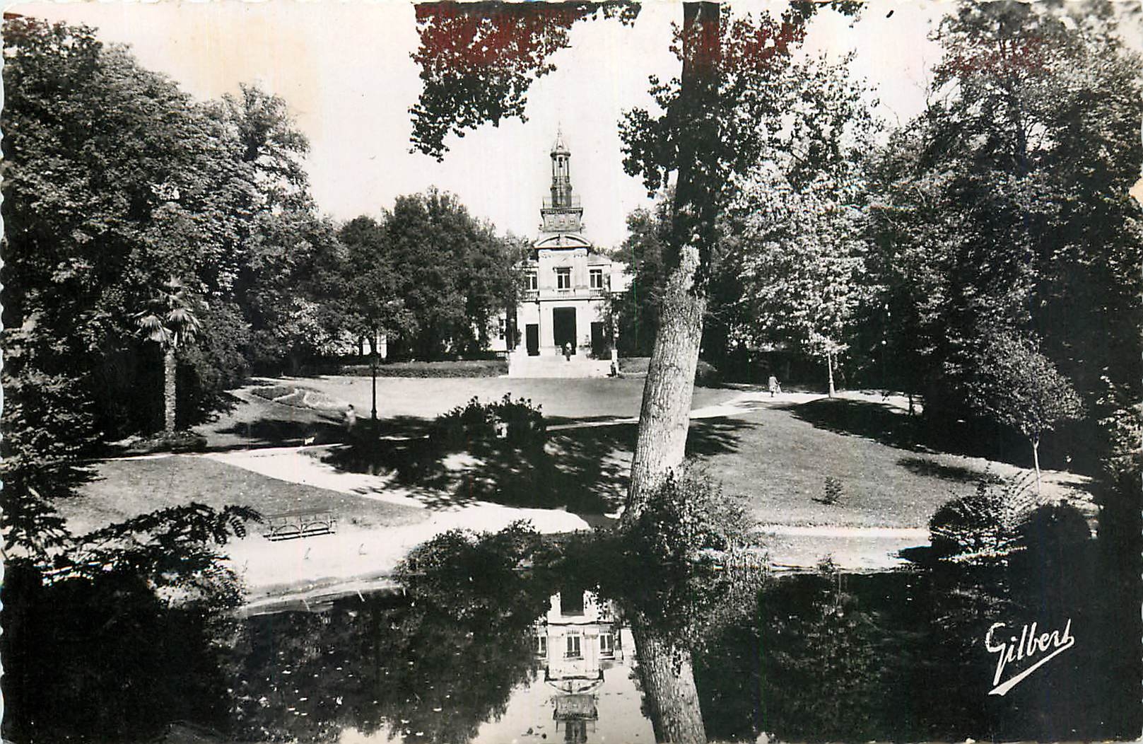 CPM Cognac Chatente Hotel de Ville et le Jardin Public 