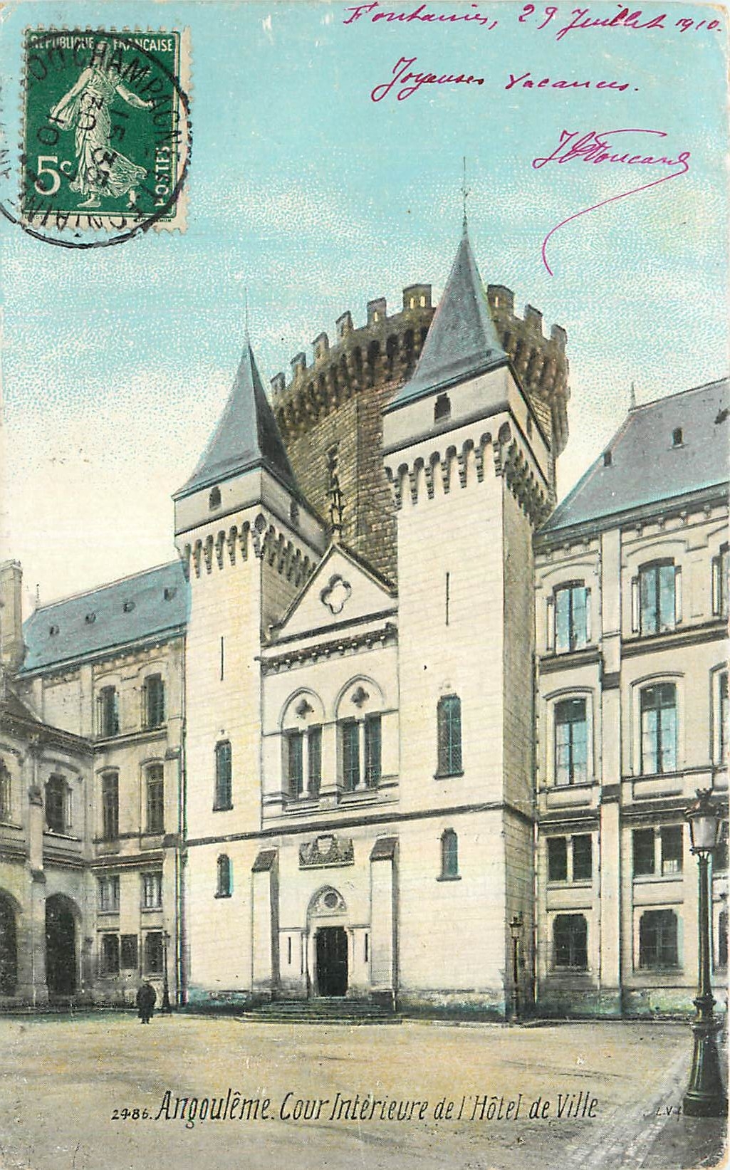 CPA Angouleme Cour interieure de l'Hotel de Ville 