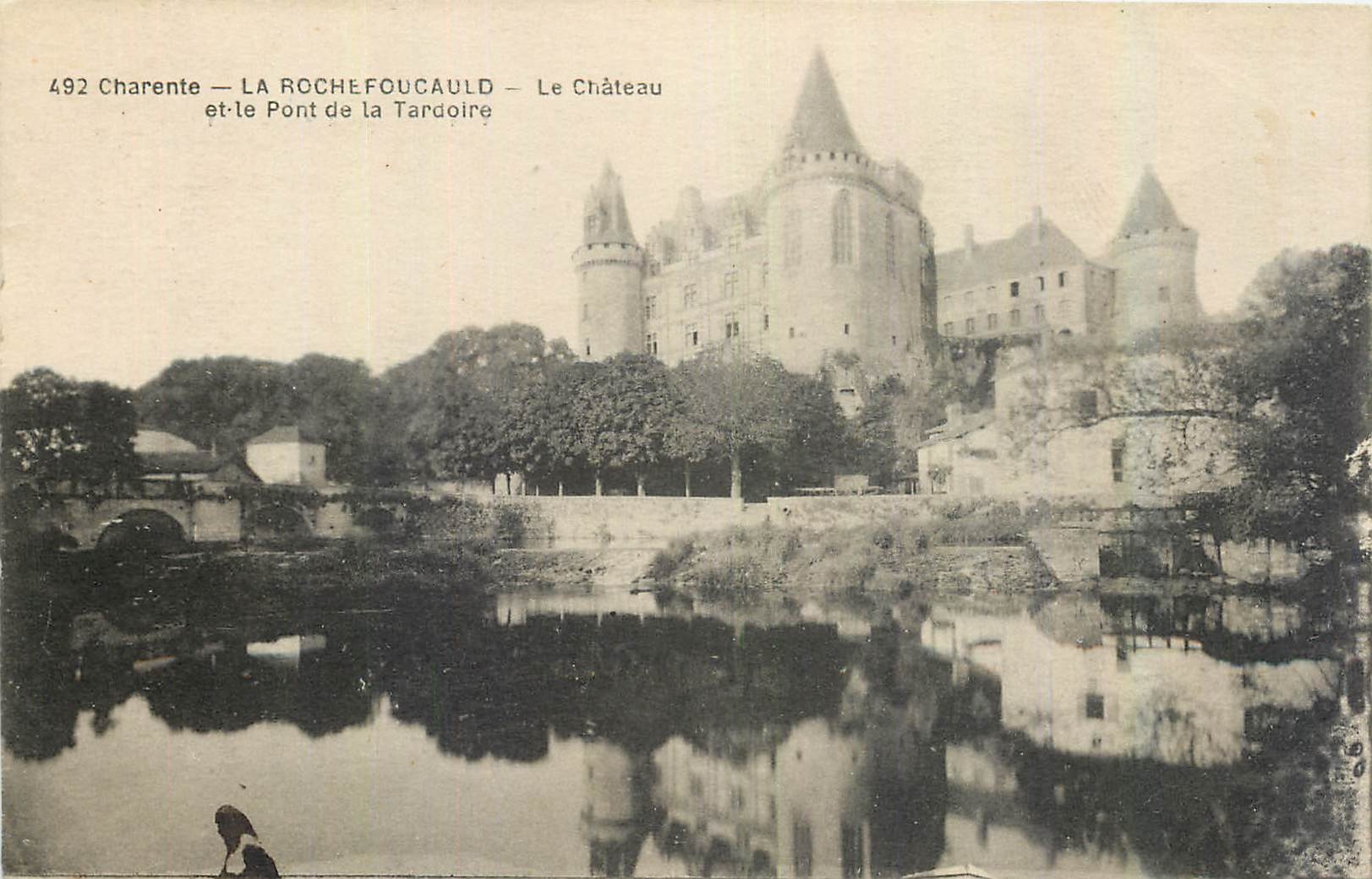 CPA Charente La Rochefoucauld Le Chateau et le Pont de la Tardoire 
