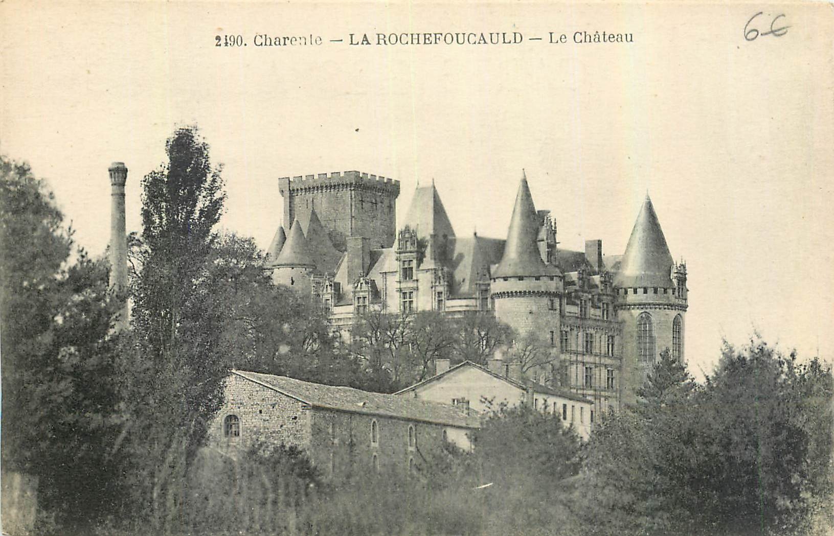 CPA Charente La Rochefoucauld Le Chateau 