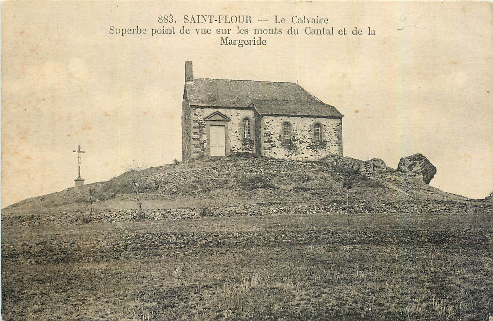CPA Saint Flour Le Calvaire Superbe point de vue sur les monts du Cantal et de la Margeride 