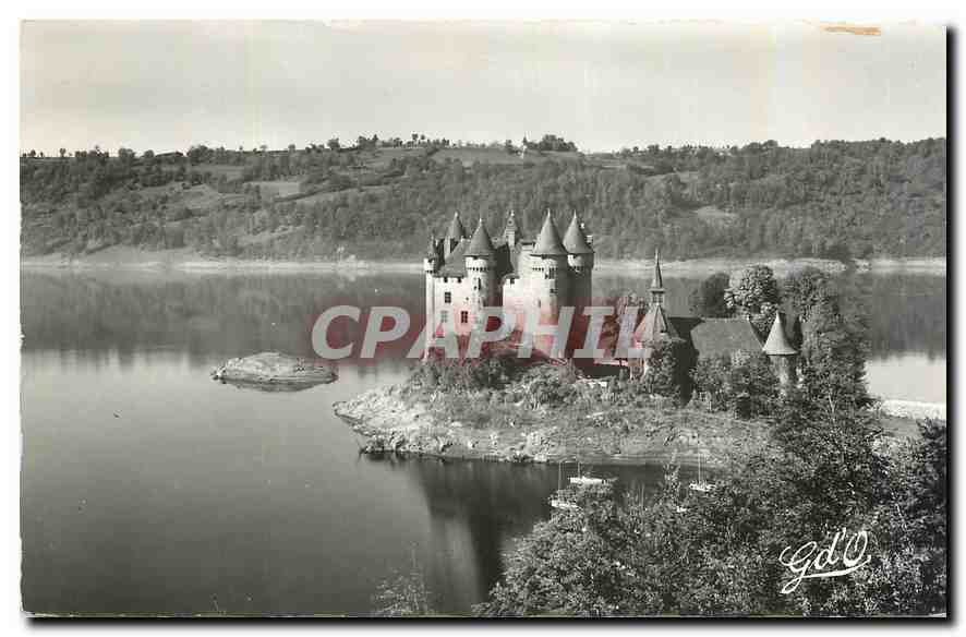 CPA L'Auvergne Barrage de Bort Plan d'Eau que domine le Chateau de Val Vue d'ensemble Sud Est 