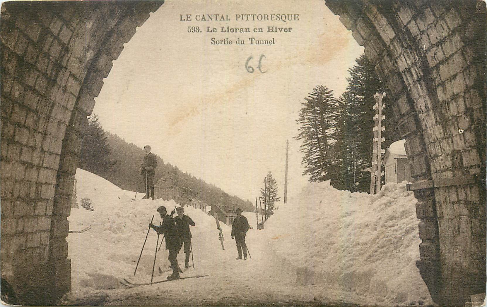 CPA Le Cantal Pittoresque Le Lioran en Hiver Sortie du Tunnel Ski