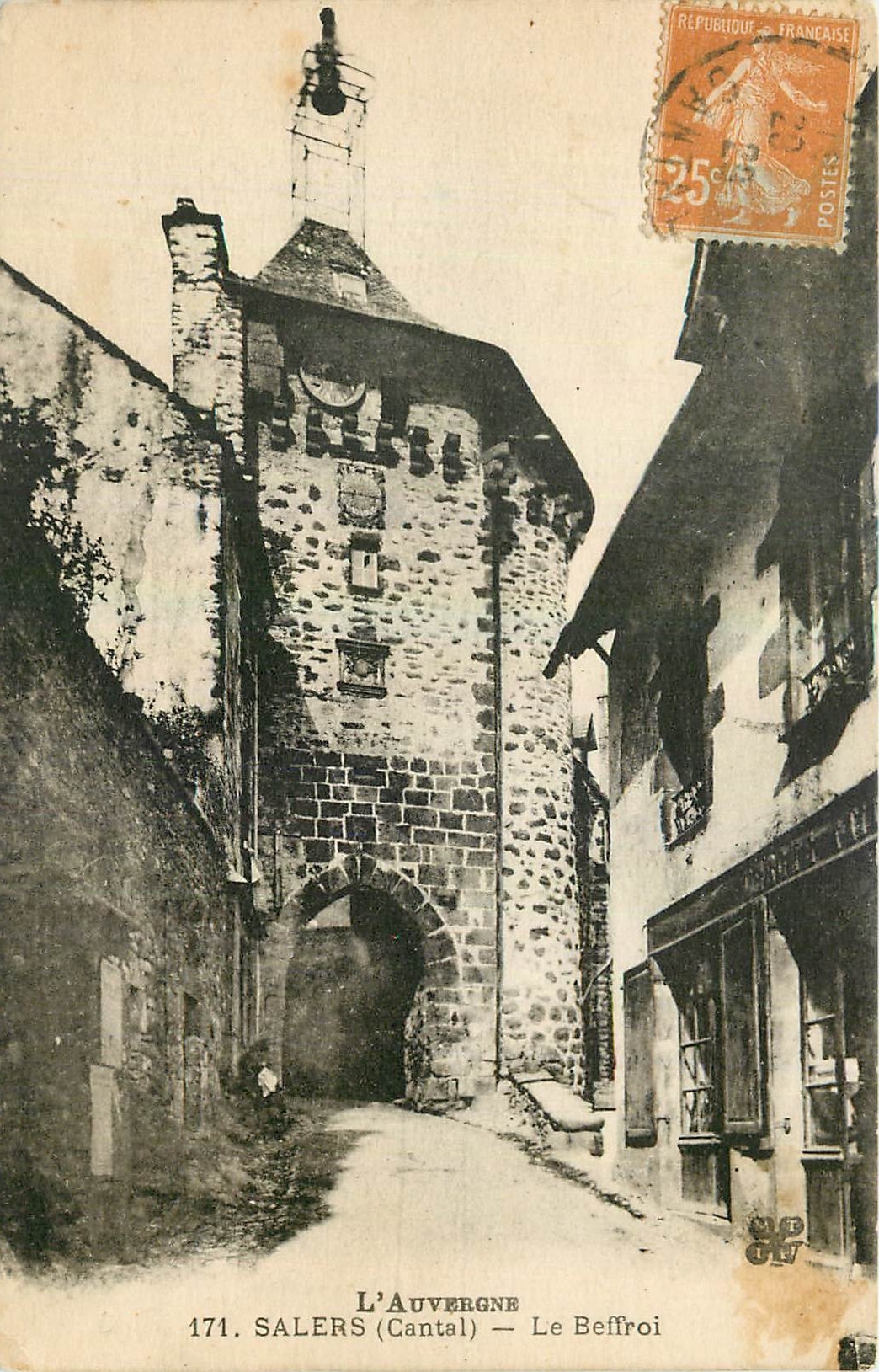 CPA L'Auvergne Salers cantal Le Beffroi 