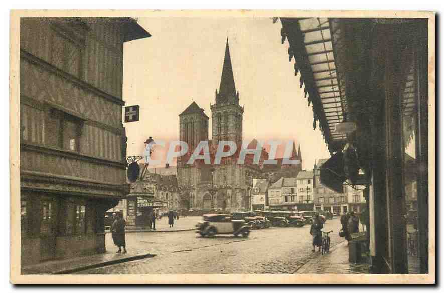 CPA Lisieux L'Eglise Saint Pierre et vieille maison du XVI siecle 
