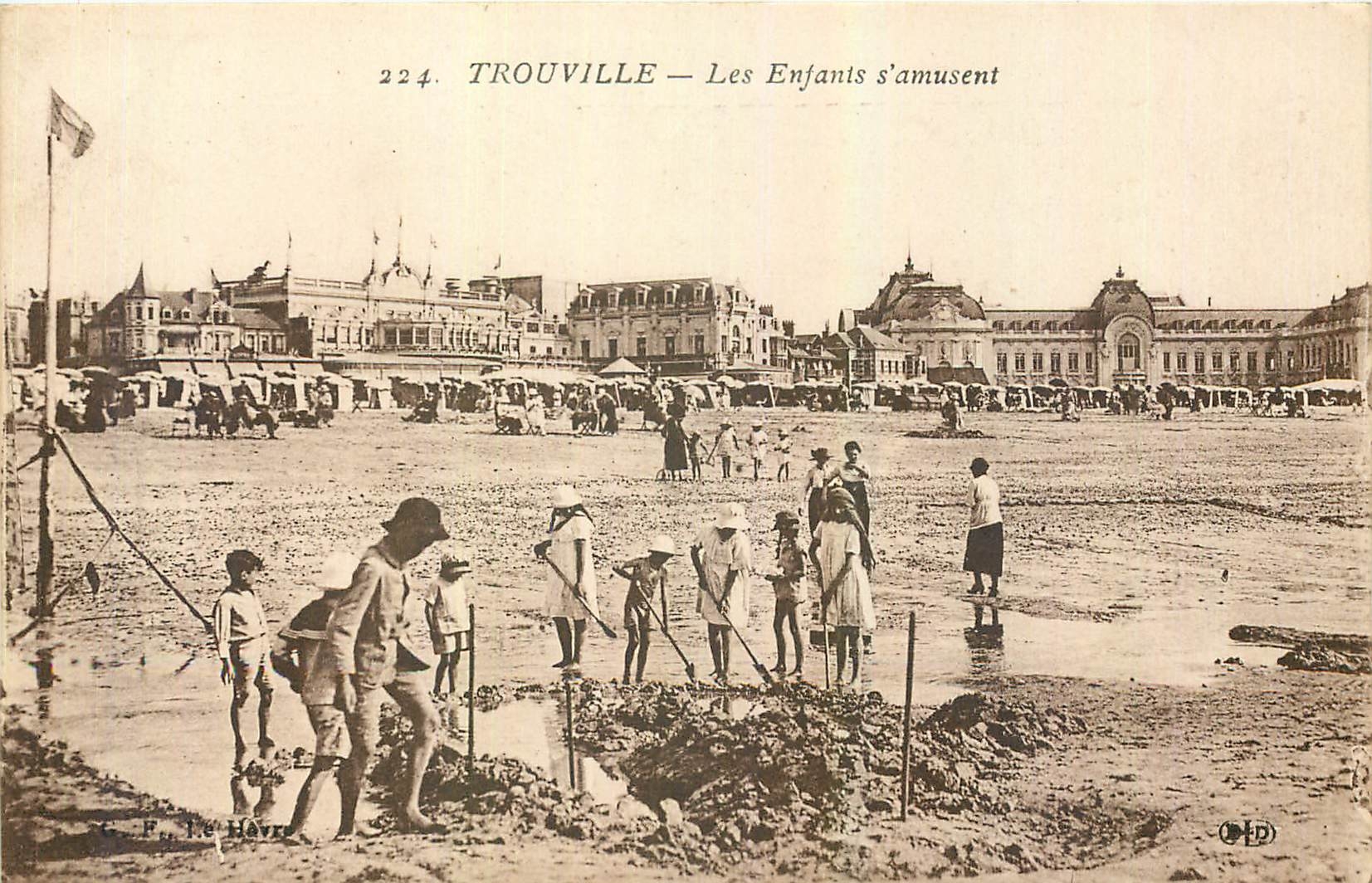 CPA Trouville Les Enfants s'amusent 