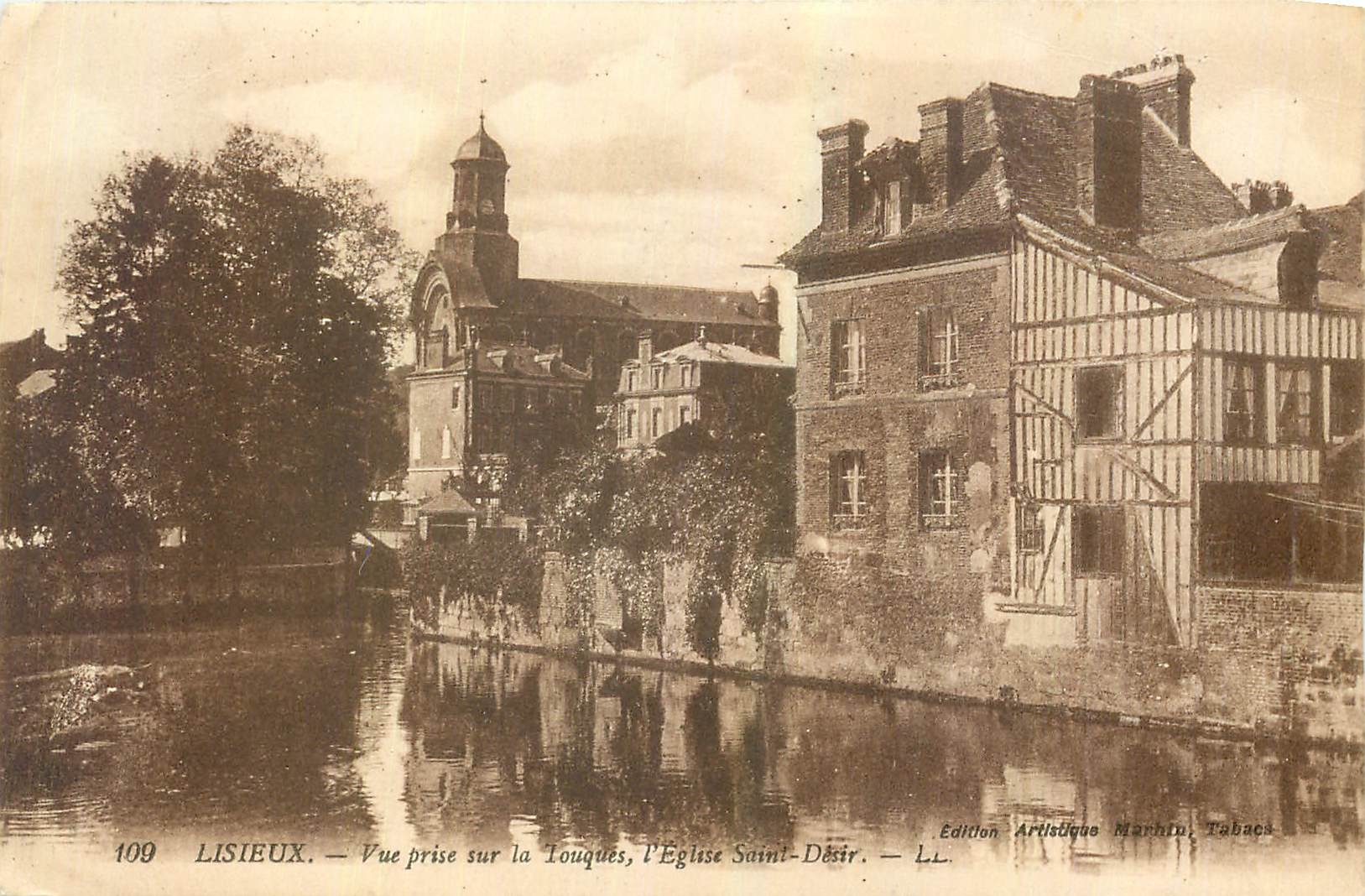 CPA Lisieux Vue prise sur la Touques l'Eglise Saint Desir 