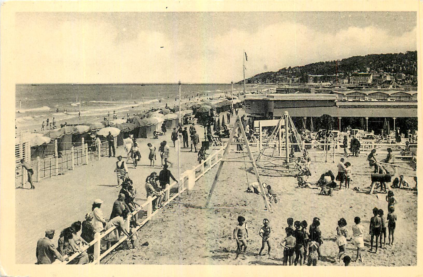 CPA Deauville la Plage Fleurie Les Jeux 