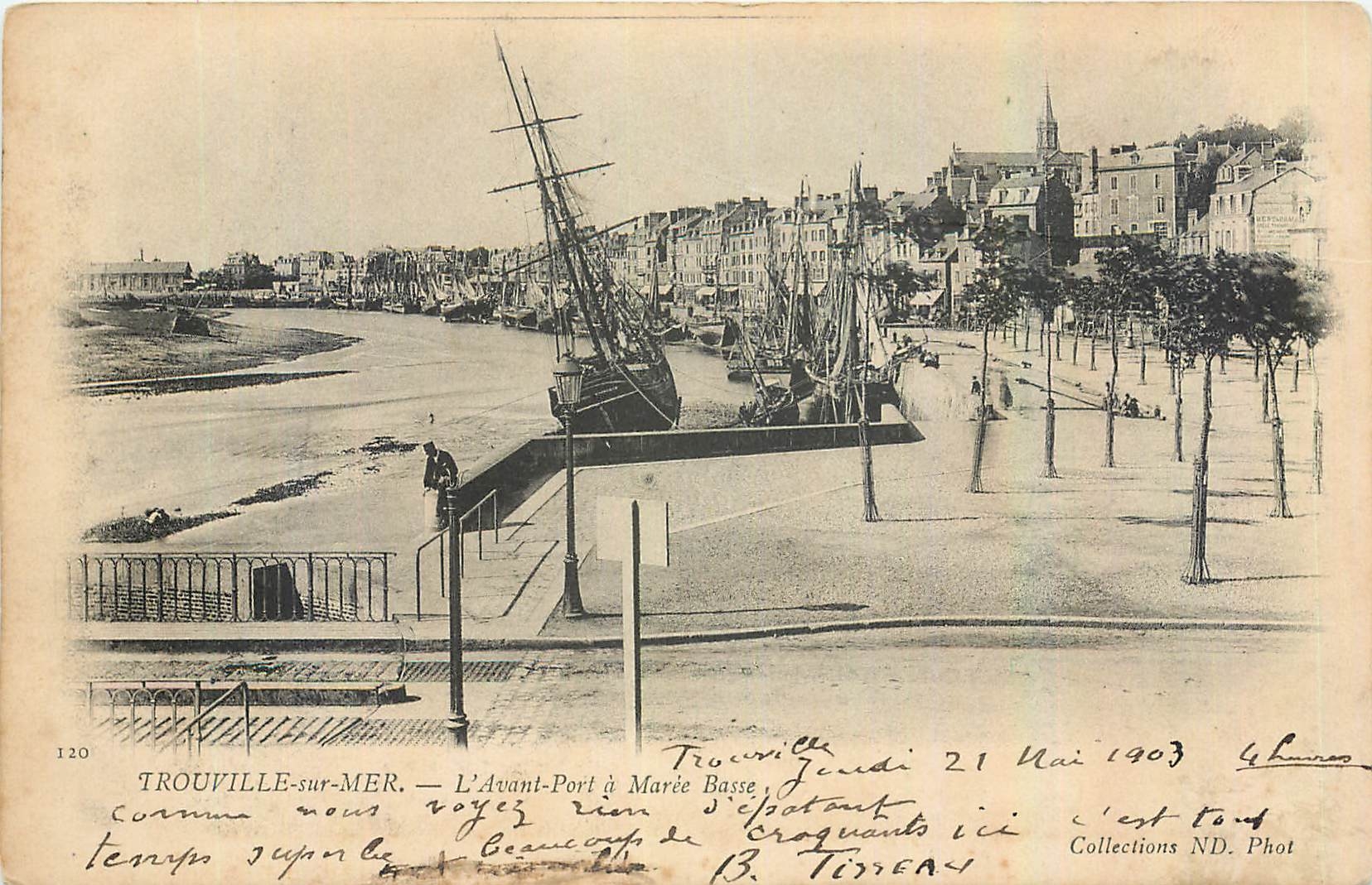 CPA Trouville sur Mer l'Avant Port a Maree Basse Bateaux
