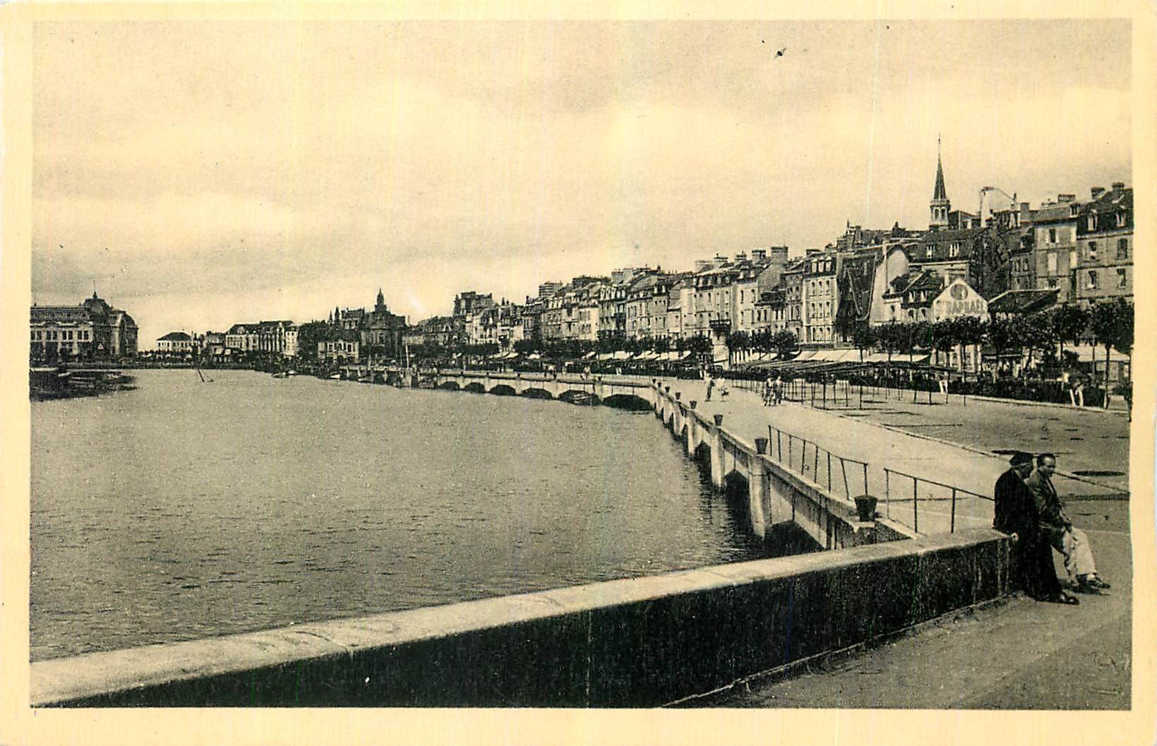 CPA Trouville la Reine des Plages La Touques et les Quais 
