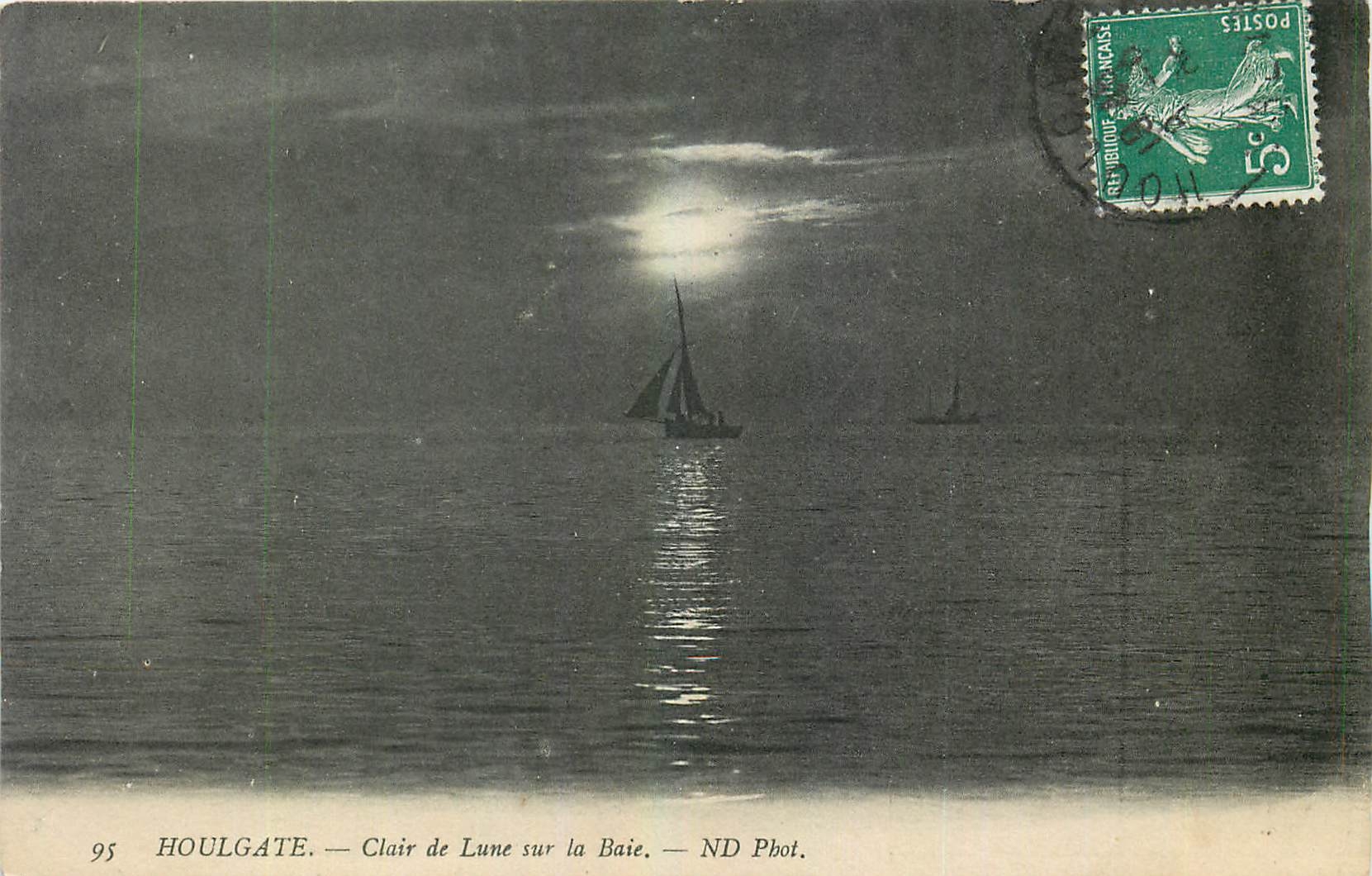 CPA Houlgate Clair de Lune sur la Baie Bateau