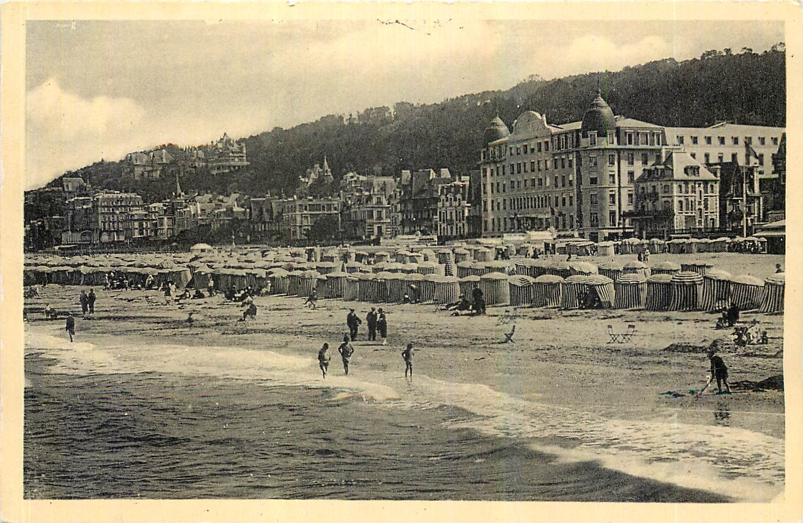 CPA Trouville la Reine des Plages La Plage a maree baute 