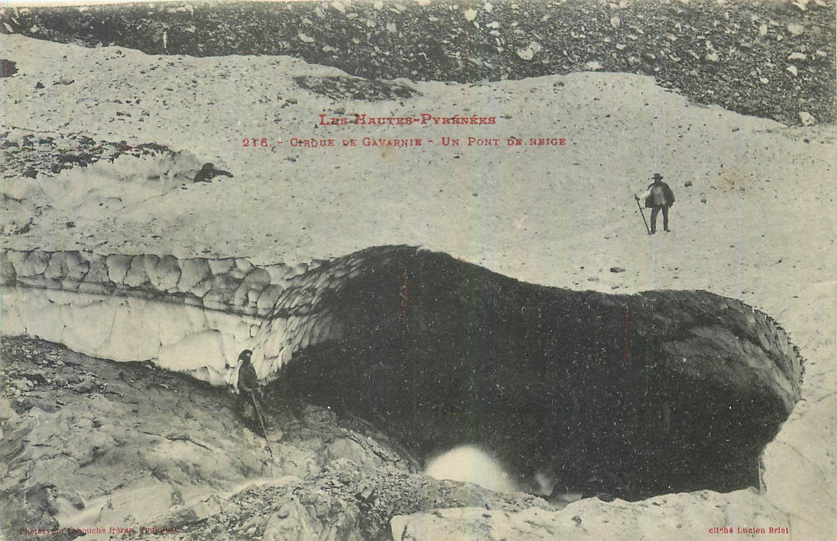 CPA Les Hautes Pyrenees Gavarnie Un Pont de neige