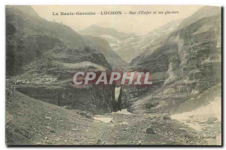 CPA La Haute Garonne Luchon Rue d'Enfer et ses glaciers 