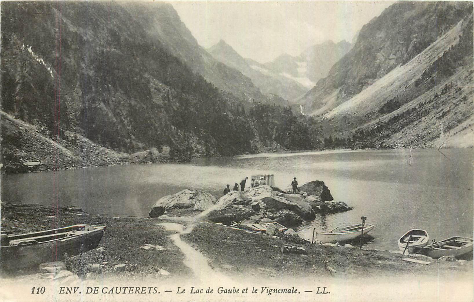 CPA Env de Cauterets Le Lac de Gaube et le Vignemale 