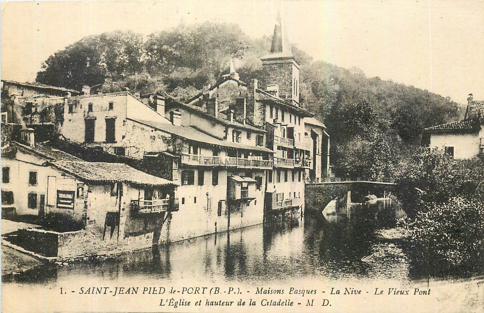 Saint-Jean-Pied-de-Port (B.-P.-P.) — Maisons Basques, La Nive, Le Vieux Pont — L'Église et hauteur de la Citadelle — M. D.