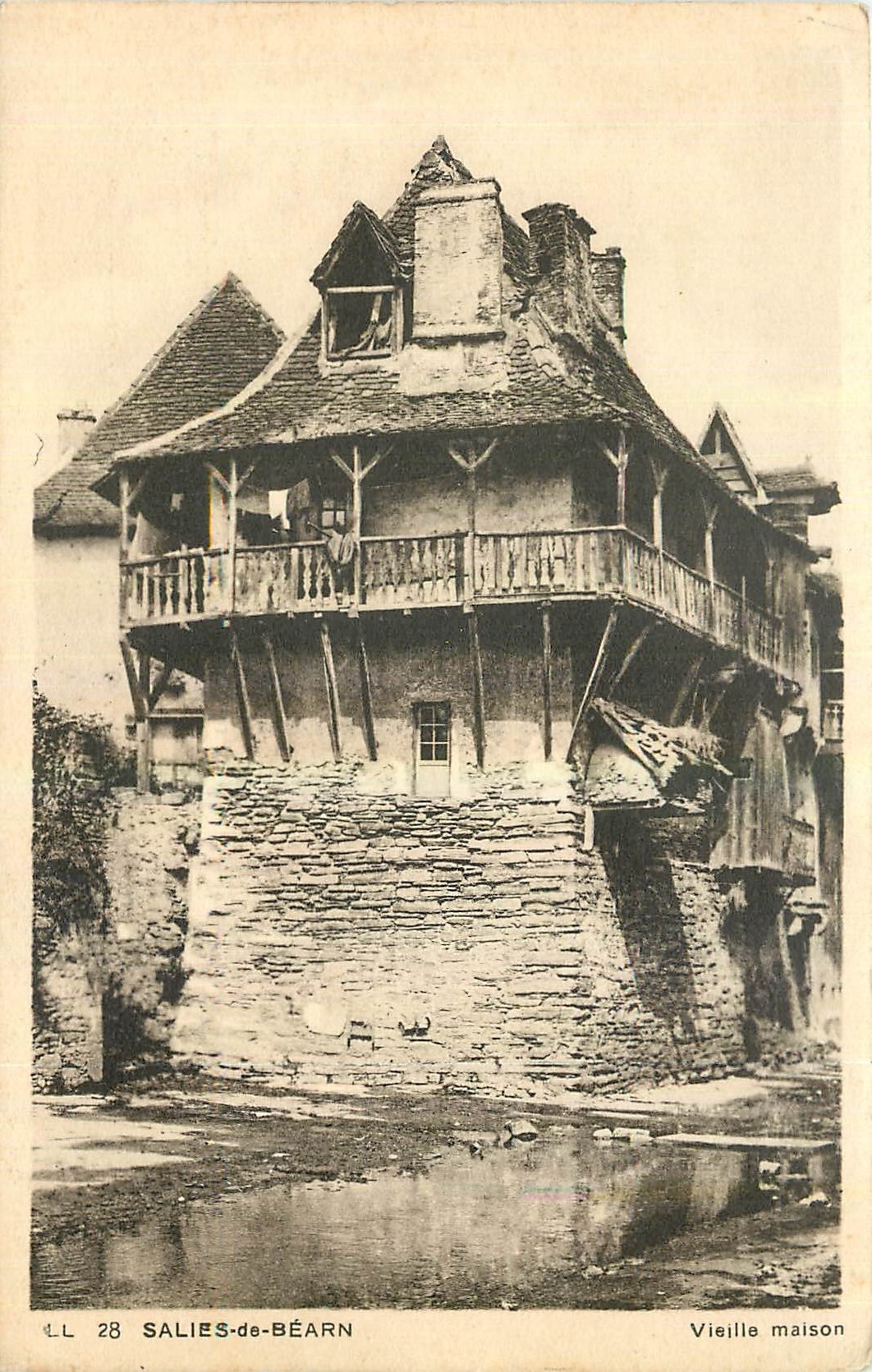 CPA Salies de Bearn Vieille maison 