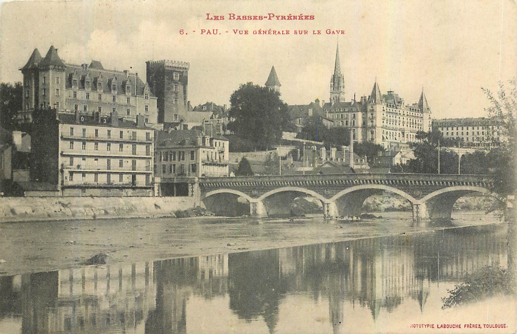 CPA Les Basses Pyrenees Pau Vue generale sur le Gave 