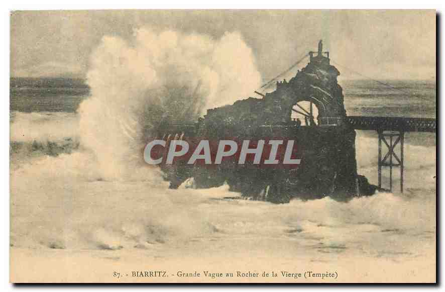 CPA Biarritz Grande Vague au Rocher de la Vierge Tempete 