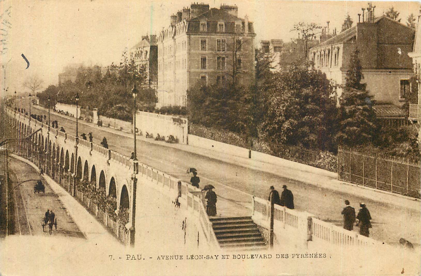 CPA Pau Avenue Leon Say et Boulevard des Pyrenees 