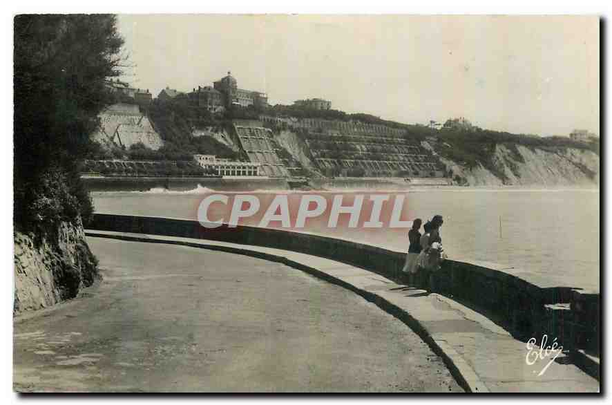 CPA Biarritz Basses Pyr La Plage de la Cote des Basques 