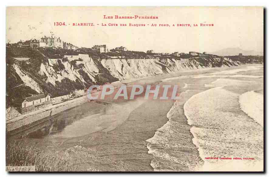 Biarritz - Die Küste der Boote - Im Hintergrund, rechts, die Rhune