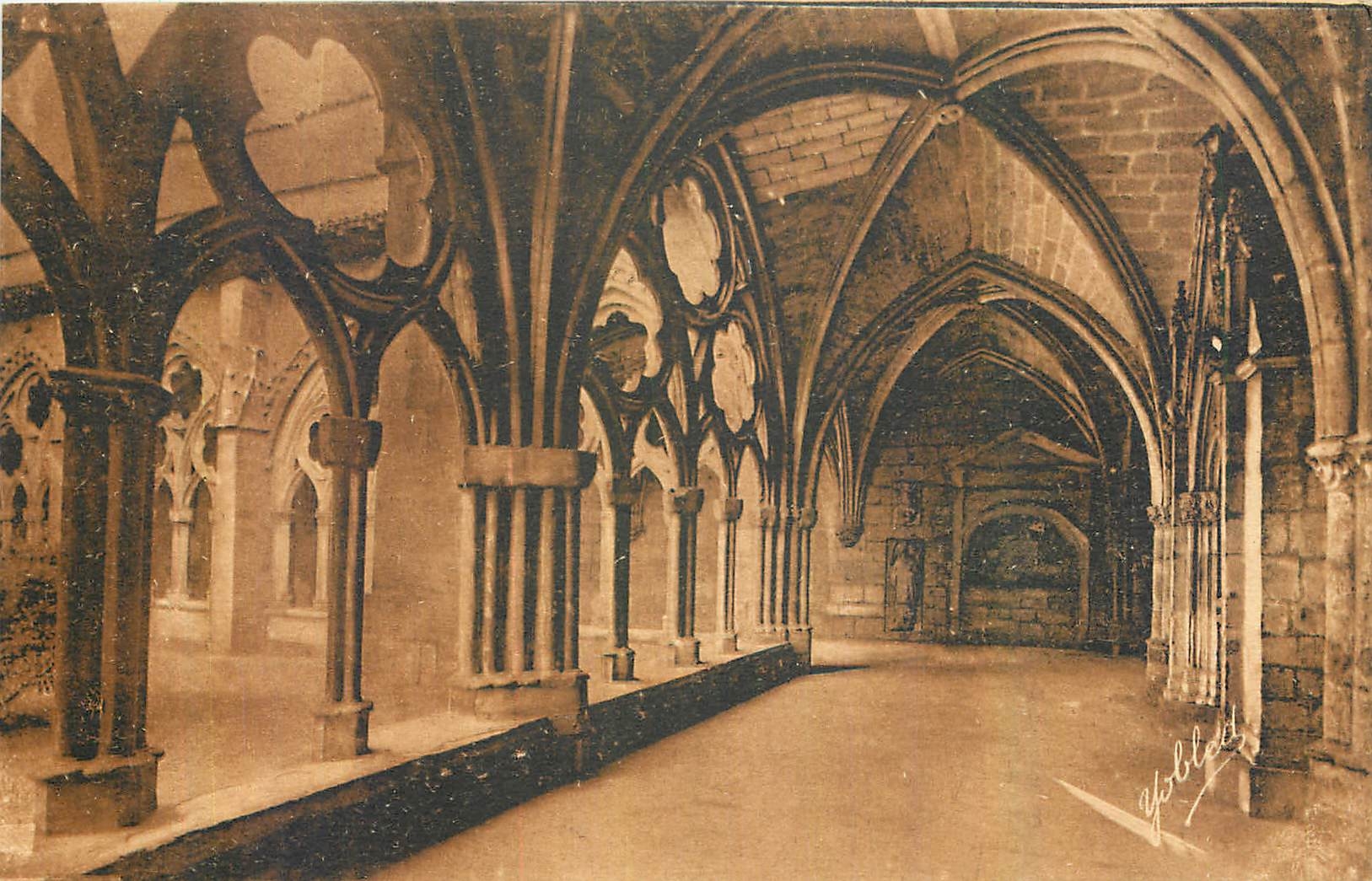 CPA Bayonne Galeries du Cloitre de la cathedrale 