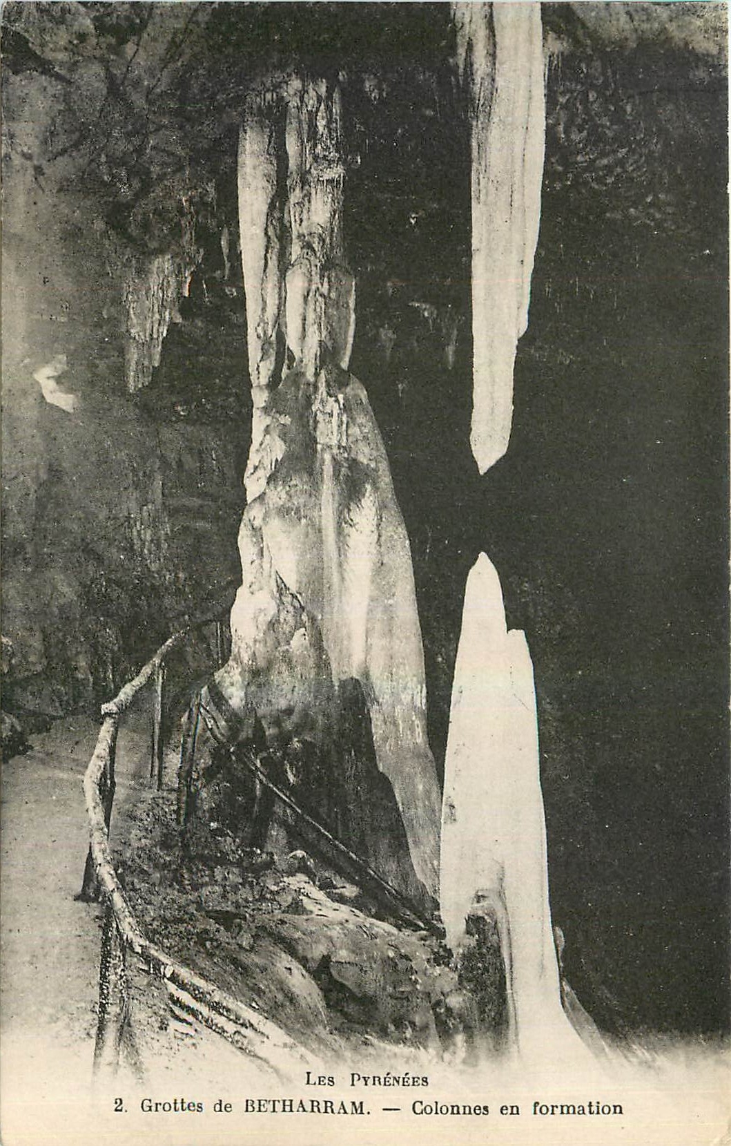 CPA Les Pyrenees Grottes de Betharram Colonnes et formation 