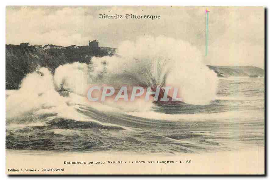 CPA Biarritz Pittoresque Rencontre de drux Vagues a la Cote des Basques 