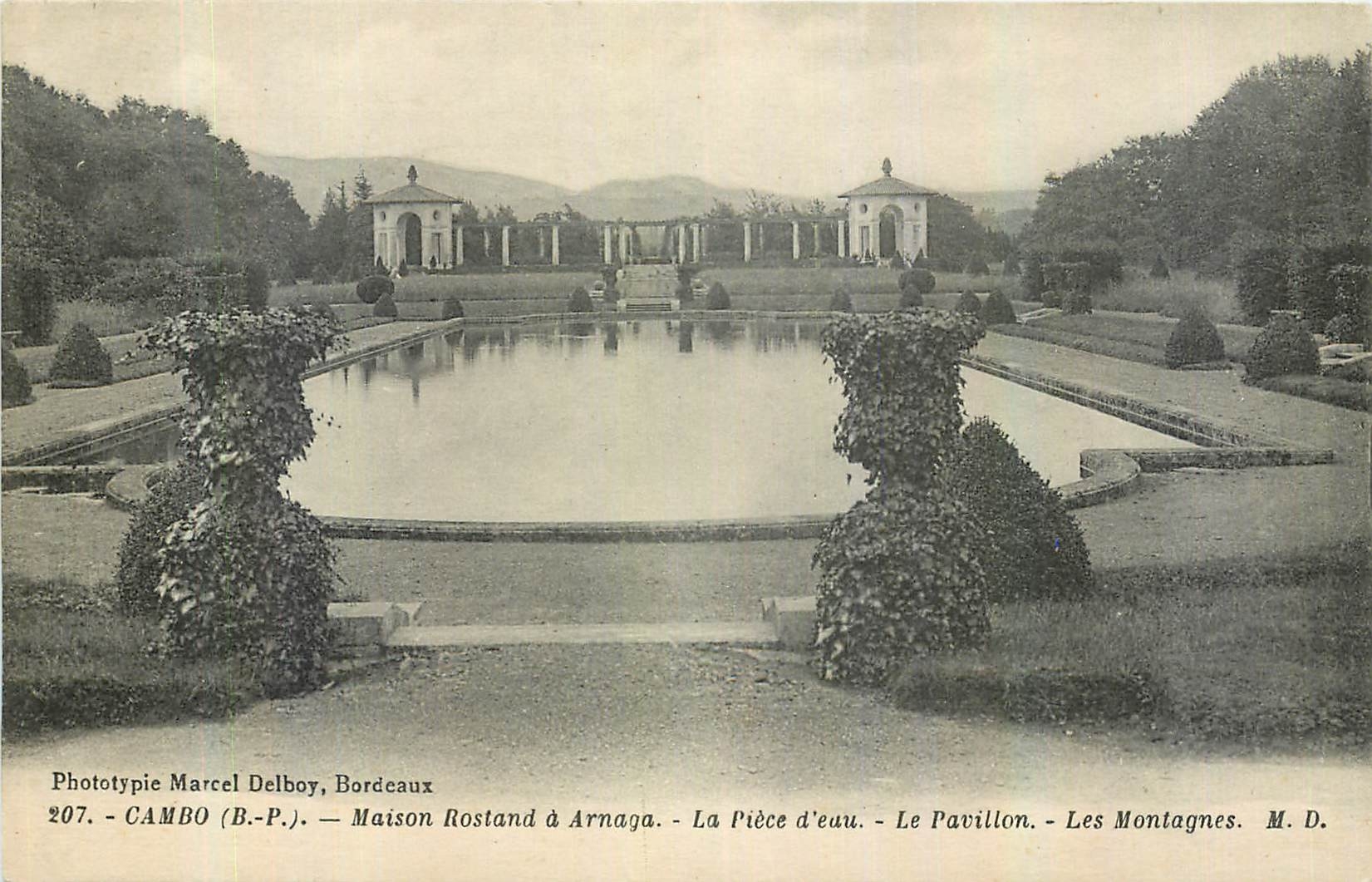 Maison Rostand à Arnaga — La Pièce d'eau et Le Pavillon — Les Montagnes — Phototypie Marcel Delboy, Bordeaux, n°207