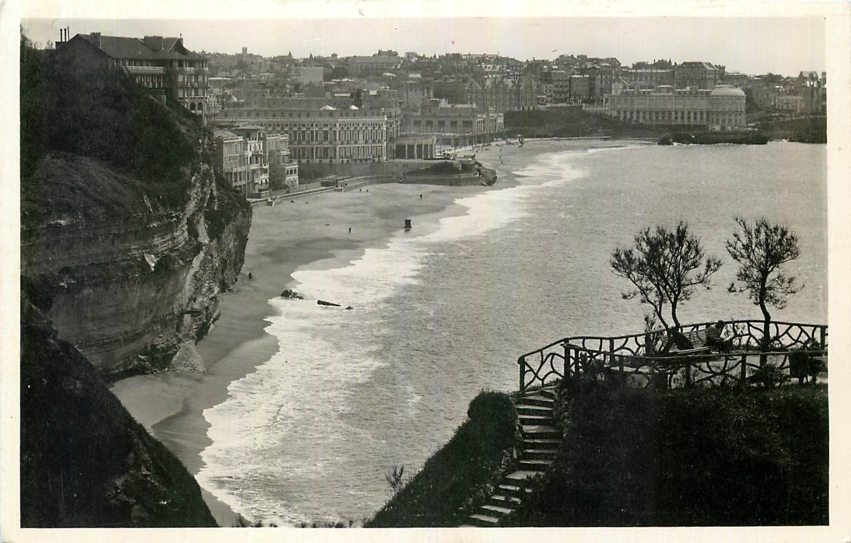 CPA Biarritz Basses Pyrennees Le Rocher de basta et le Cap St Martin Phare