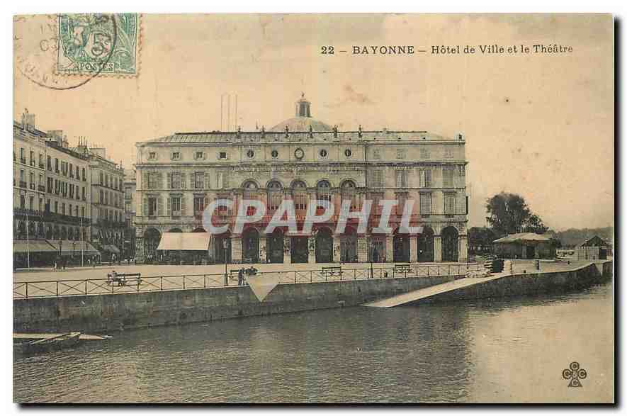 CPA Bayonne Hotel de Ville et le Theatre 