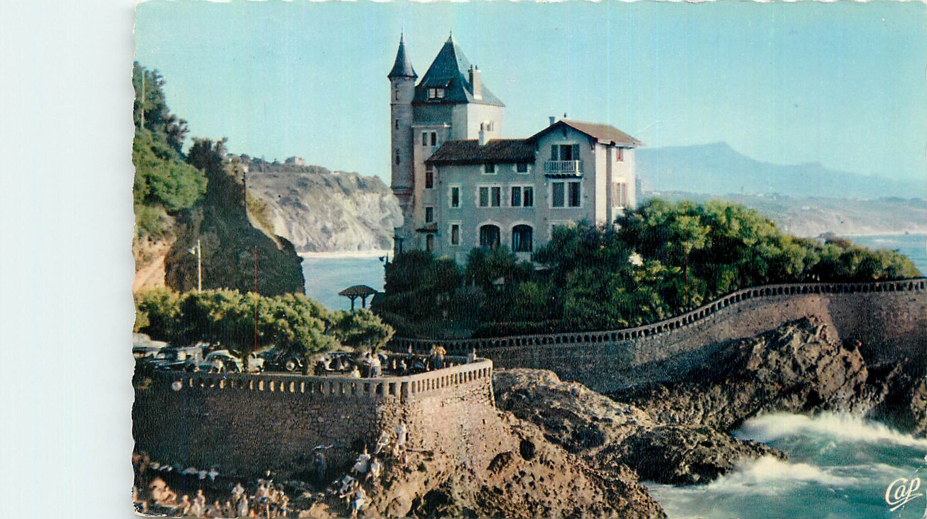 CPA Biarritz Villa Belza Dans le fond les Pyrenees la Rhune 