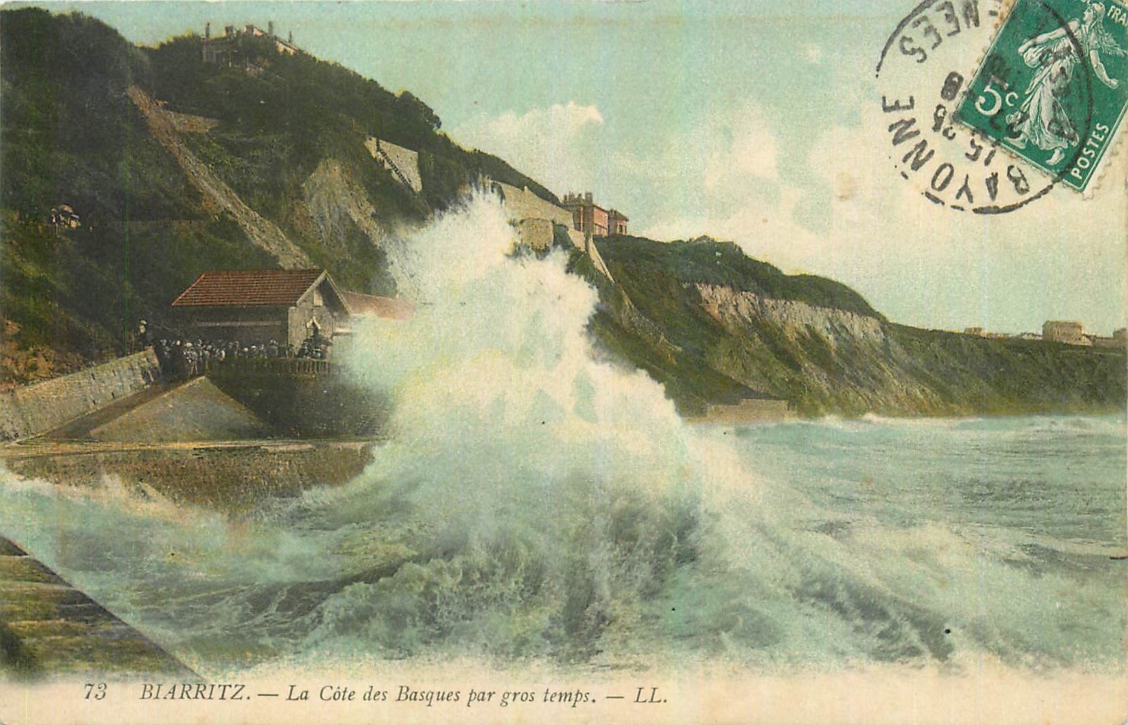CPA Biarritz La Cote des Basques par gros temps 