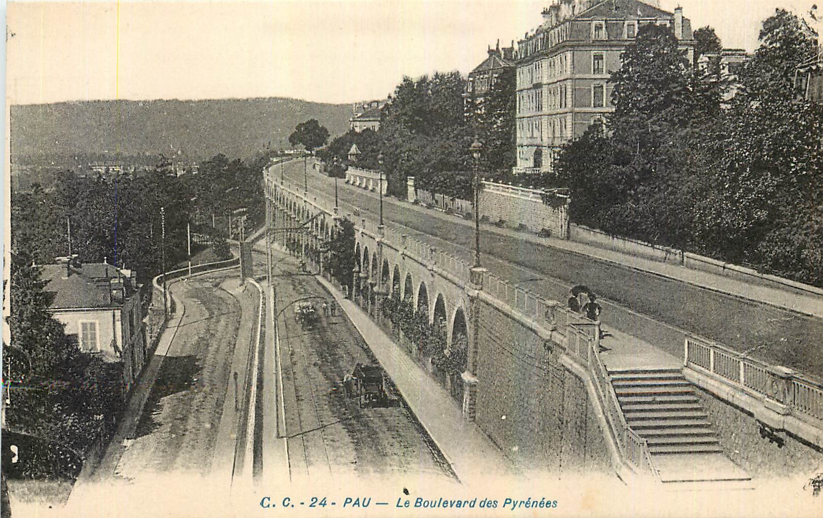CPA Pau le Boulevard des Pyrenees 