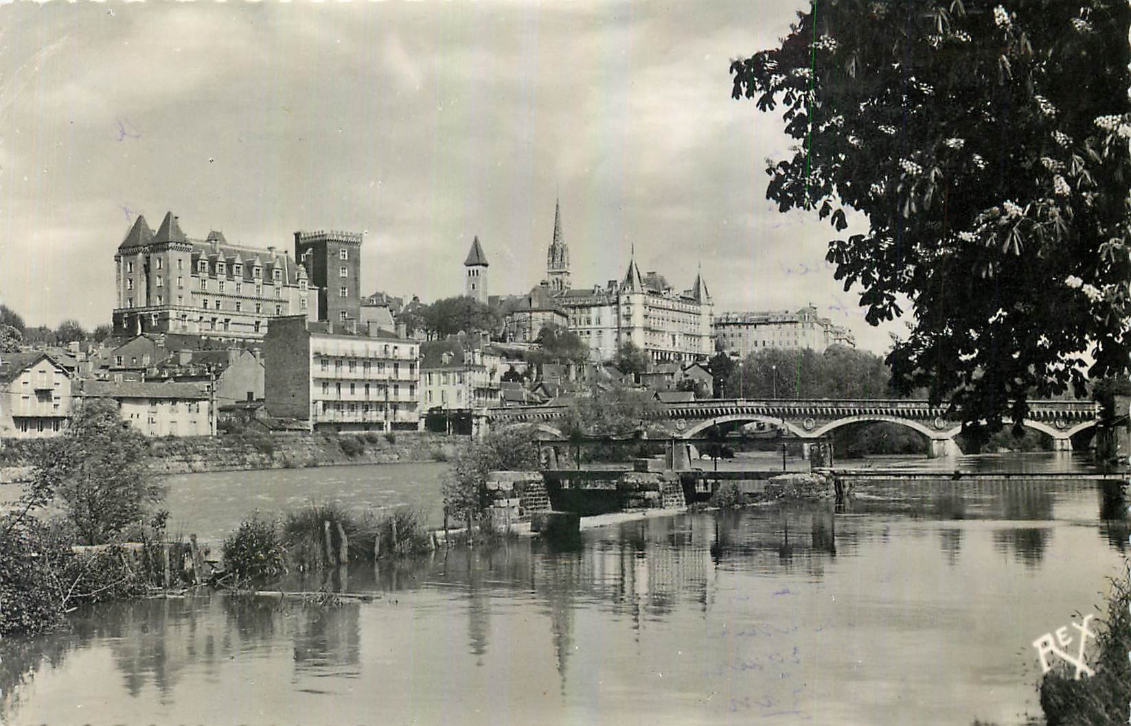 CPA Pau B P le Gave et le Chateau 