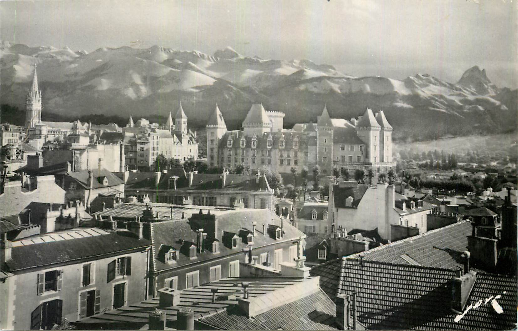 Pau — Le château, le parlement et les Pyrénées — Édit. JOVÉ, Pau (B-P)