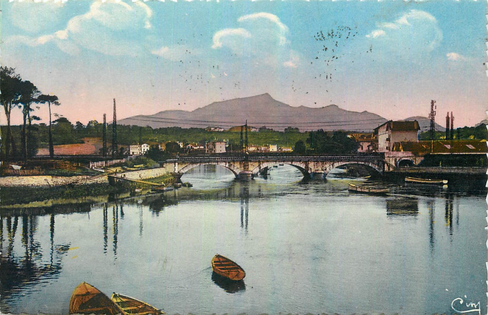 CPA St Jean de Luz B P pont sur la Nivelle au fond la Rhune 