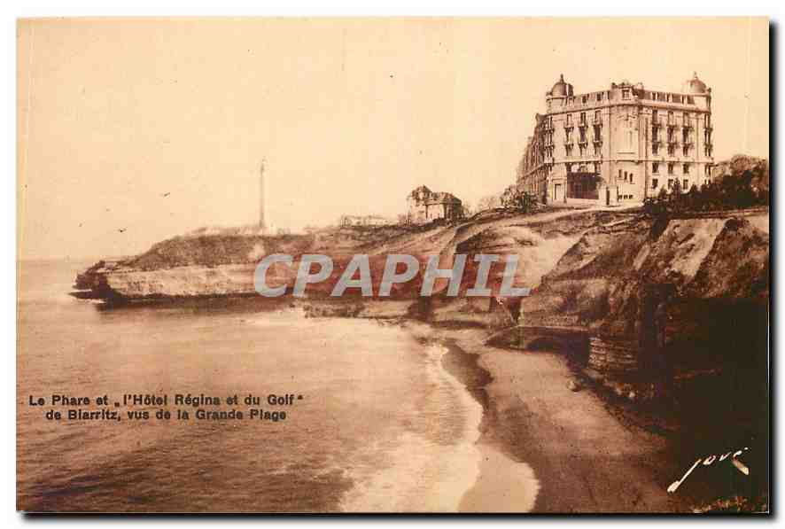 CPA Le Phare et l'Hotel Regina et du Golf de Biarritz vus de la Grande Plage 
