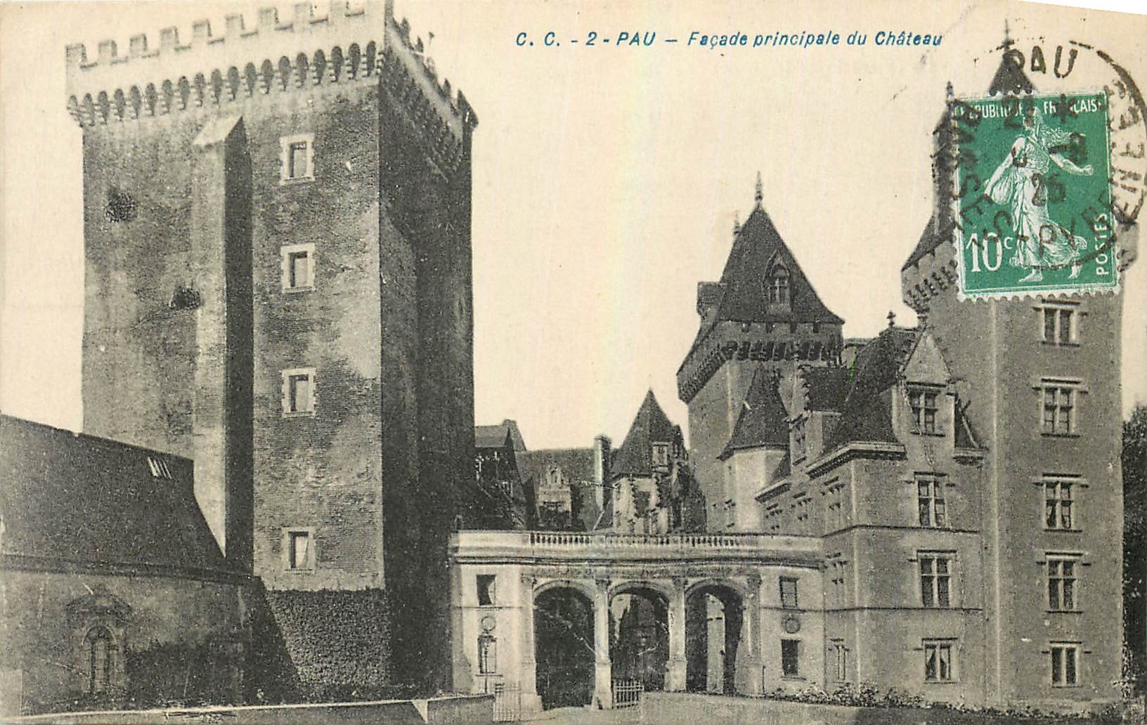CPA Pau Facade principale du Chateau 