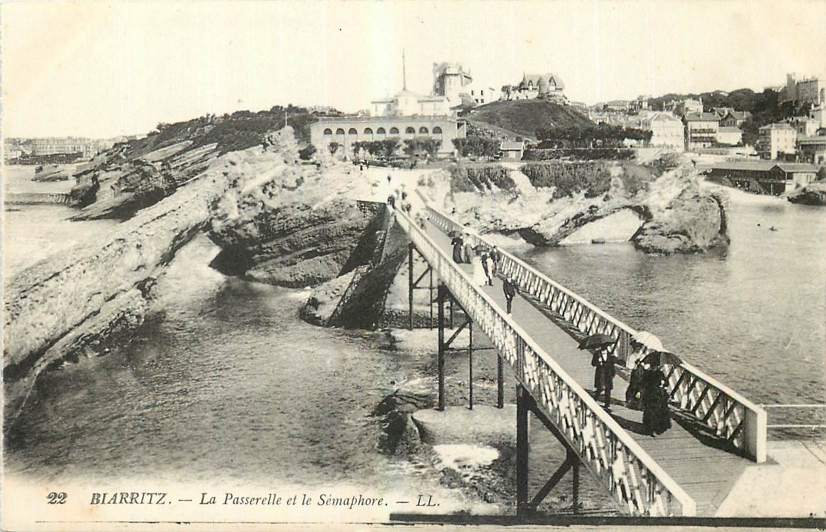 CPA Biarritz la Passerelle et le Semaphore 