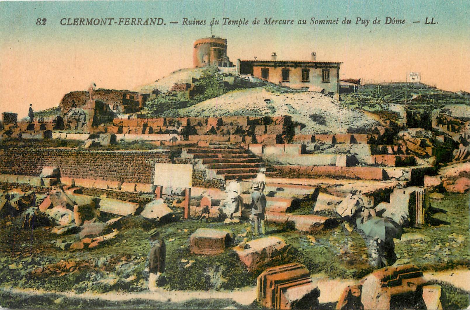 CPA Clermont Ferrand Ruines du Temple de Mercure au Sommet du puy de Dome 