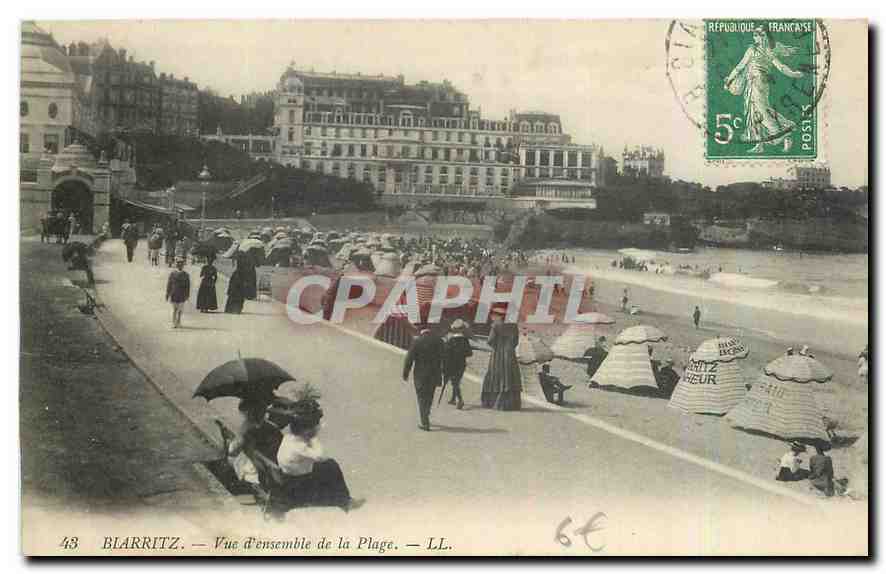 CPA Biarritz vue d'ensemble de la Plage 